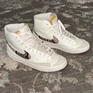 Nike Blazer Mid ‘77  Womens Snake-Print Swoosh and Yellow Tongue Tab